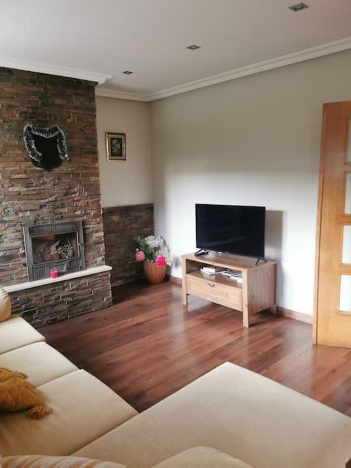 Casa Con Finca En Oviedo El Casero Eksteriør billede
